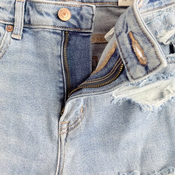 NWT American Eagle Y2K Thrashed Grunge Mom Jeans 0 Short Light Wash - Picture 10 of 16